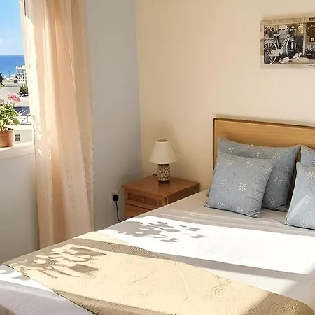 Mit Meerblick, Balkon & Pool, Lage, Nahe Hafen & Nur 5 Minuten Zum Apartmán