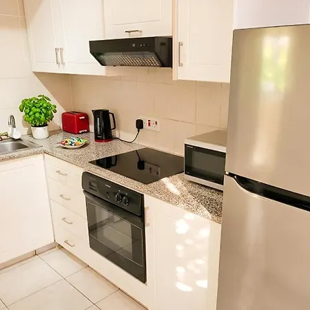 Mit Meerblick, Balkon & Pool, Lage, Nahe Hafen & Nur 5 Minuten Zum * Paphos