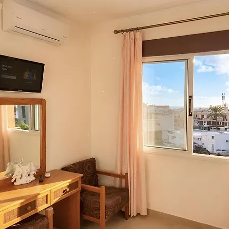 Mit Meerblick, Balkon & Pool, Lage, Nahe Hafen & Nur 5 Minuten Zum Appartamento