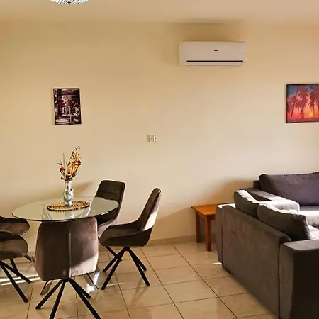 Mit Meerblick, Balkon & Pool, Lage, Nahe Hafen & Nur 5 Minuten Zum *